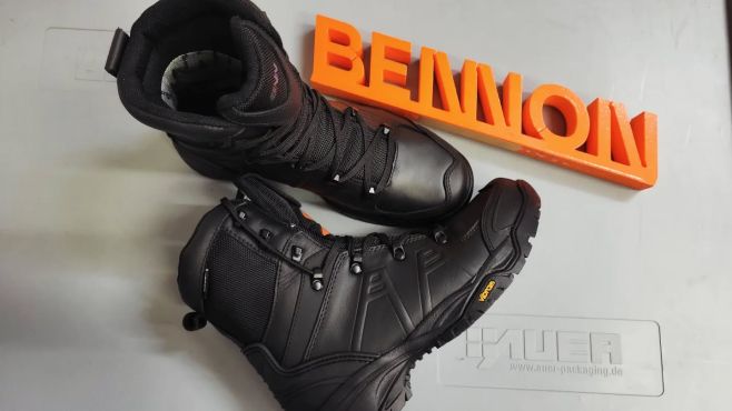 Parádní obuv od Bennonu, mrkněte na stránky.